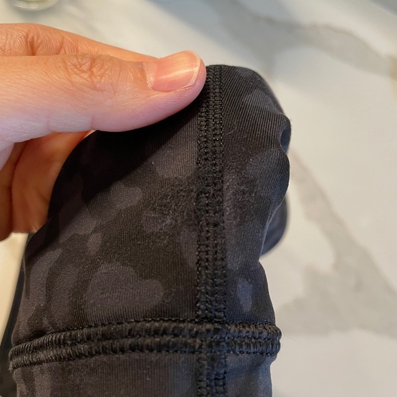 Lulu camo energy bra long line size 4 - Picture 4 of 4